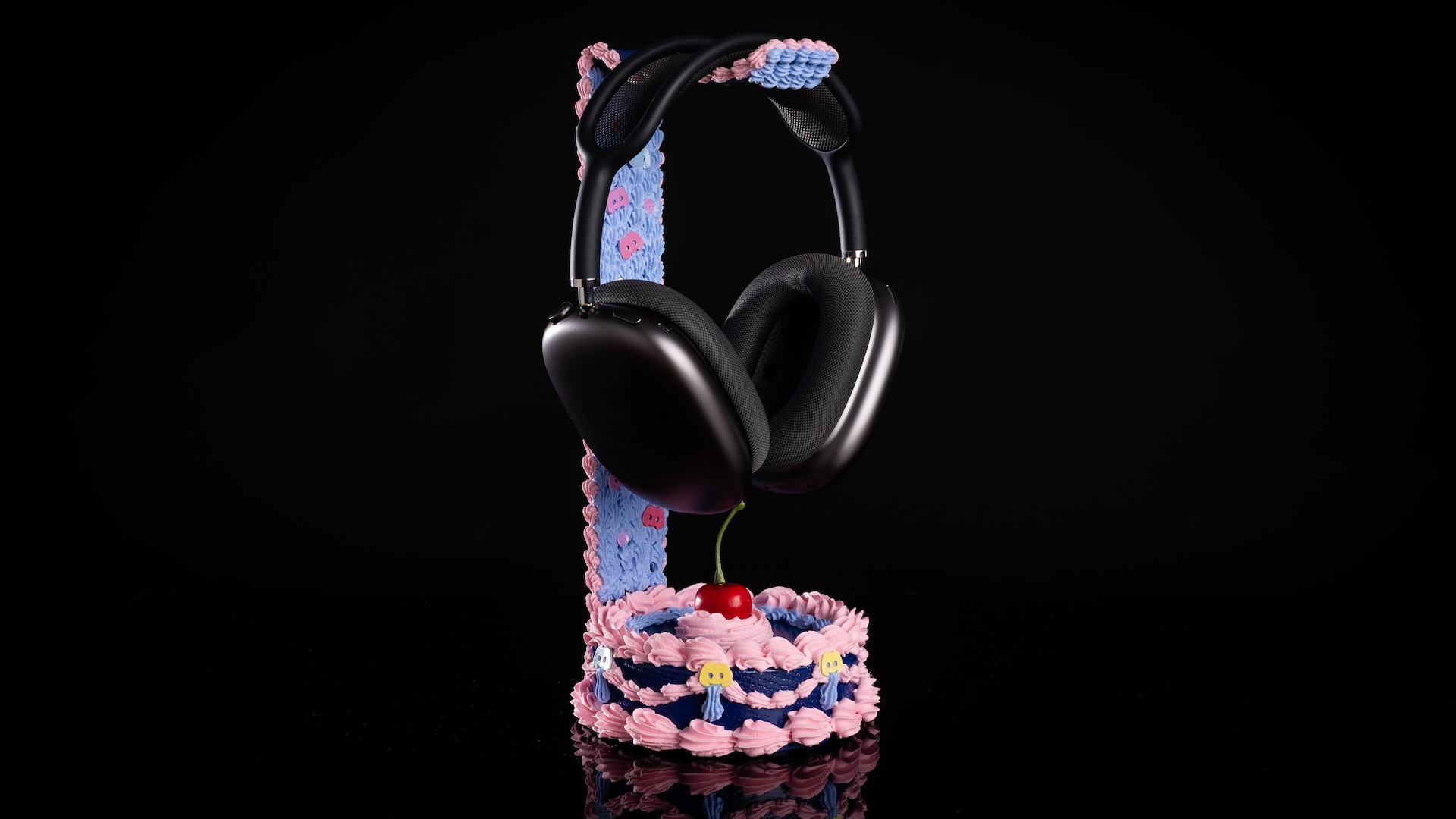 A Discord-colored headphone stand designed to look like a cake.